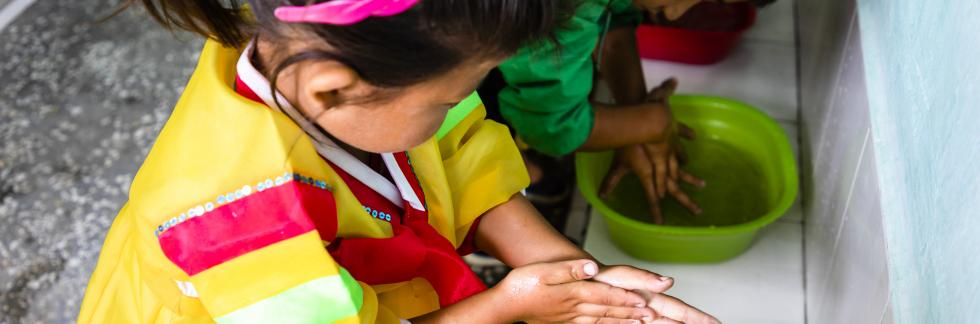 kids wash hands korea 2